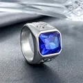 Anello sigillo da uomo con grande gemma blu quadrata e motivi a stella a croce - US 8 / Acciaio Pietra Blu