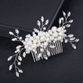 Peineta de novia hecha a mano con elegantes perlas blancas y hojas de cristal - Blanco