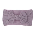 Dettaglio fascia neonata lilla in morbido nylon con un grande fiocco fatto a mano - Viola Grigio