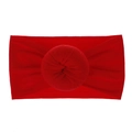 Dettaglio della fascia elastica in nylon rosso con un nodo decorativo a ciambella - Rosso