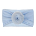 Dettaglio della fascia elastica azzurra per neonati con nodo a forma di ciambella - Blu