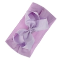 Detailansicht eines lavendelfarbenen, elastischen Nylon-Baby-Stirnbands mit Schleife - Hellviolett