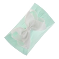 Elastisches Baby-Stirnband in Minzgrün mit einer großen weißen Schleife aus Ripsband - Minzgrün (Weiße Schleife)