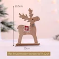 Rotes Holz-Rentier Weihnachtsdeko mit weißen Schneeflocken und Glocke, 20,5x13cm - Klein (20.5x13cm) / Rot