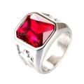 Anello vintage da uomo in acciaio al titanio con grande gemma rossa e rilievo a croce - US 7 / Argento / Rosso