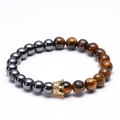 Tijgeroog- en hematiet kralenarmband met een gouden zirkonia ingelegde kroon - Tijgeroog Stijl
