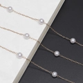 Fashionable golden chain eyewear strap with 8mm large pearls on dual-tone background - Gold Pearl Style
