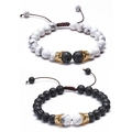 Bracciali regolabili per coppie in pietra lavica e turchese con corone dorate - Stile Perla Distanziatrice a Corona / Set di Coppia (Nero + Bianco)