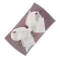Elastisches Baby-Stirnband in Altrosa mit einer großen weißen Schleife aus Ripsband - Lilagrau (Weiße Schleife)