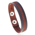 Bracciale in pelle marrone scuro con trama intrecciata nera e chiusura a scatto su bianco - Marrone