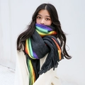 Sciarpa invernale spessa grigio antracite con strisce arcobaleno e lunghe frange - 220x50cm / Nero e Grigio