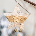Stella di Natale in legno con fiocco di juta e campanellini appesa all'albero - Pentagramma