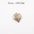 Detalle de colgante de corazón 15x17mm con baño de oro y purpurina para joyería DIY - Blanco