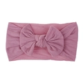 Dettaglio di una morbida fascia per neonati in nylon rosa antico con un grande fiocco - Rosa Antico