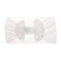 Vista dettagliata di una fascia per neonati in morbido nylon bianco con grande fiocco - Bianco