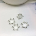Vier silberne Legierungskronenperlen für DIY-Haarschmuck und Schmuckbasteln - Glänzendes Silber