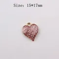 Detalle del colgante de corazón 15x17mm en aleación con purpurina rosa púrpura y anilla - Serie Rosa