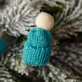 Mini bonnet de Noël tricoté bleu avec pompon blanc pour décorations festives - Cyan