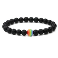 Bracelet en pierre de lave noire mate avec une perle arc-en-ciel sur fond blanc - Noir Mat (NSB00016)
