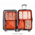 Set de 7 organizadores de viaje naranja de tela oxford ordenados en una maleta negra - Juego de 7 piezas / Naranja