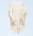 Dettaglio di un cardigan in camoscio beige con motivo traforato ed eleganti frange - Bianco Sporco (98#) / Oltre 175cm