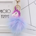 Portachiavi unicorno colorato con pompon in ecopelliccia sfumata blu e rosa e anello dorato - Rosa Rossa