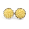 Détail des boucles d'oreilles 12mm en acier titane avec texture cristal de résine jaune - Druzy Jaune (20)