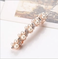 Elegante pinza para el cabello con perlas y strass sobre base dorada para mujer - Perla y Diamantes de Imitación