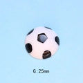 Vista macro di charm calcio in resina 25mm a base piatta per creazione gioielli fai-da-te - G-25MM Calcio
