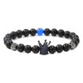 Pulsera de corona para hombre con cuentas negras mate y dije de corona con circonitas azul - Color gunmetal
