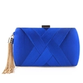 Elegante königsblaue Satin-Clutch mit gewebtem Design und goldenem Quastenanhänger - Blau