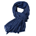 Bufanda de punto jacquard azul para hombre con flecos sobre un fondo blanco limpio - 190*90cm / Azul Marino