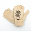 Mitaines beige tricotées avec motif à losanges et bouton marron de fixation - Taille unique / Argyle Beige