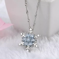 Collier chaîne torsadée argentée avec pendentif flocon de neige bleu clair étincelant - Pendentif Flocon de Neige Bleu Clair / Bleu clair