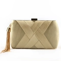 Elegante champagnergoldene Abendtasche aus Satin mit Webstruktur und Metallquasten-Detail - Hellgold