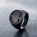 Anello da uomo in acciaio al titanio nero opaco con design a rilievo picche punk - US 7 / Galvanizzato Nero