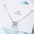 Collar de plata con colgante de corona y brillantes circonitas blancas - Oro Blanco