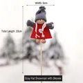 Mini muñeco de nieve navideño con gorro rojo y vestido de punto sobre palo de bambú - Palo de Bambú Muñeco de Nieve con Gorro Gris / Gris