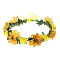 Detailansicht böhmischer Blumenkranz mit gelben Rosen und verstellbarem Band auf Weiß - Orange