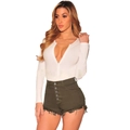 Dames set met witte V-hals geribde top en olijfgroene hoge taille denim shorts met knopen - XL / Legergroen