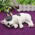 Figura decorativa de bulldog francés durmiendo en resina blanca y negra para hogar - Manchado Blanco y Negro Postura Lateral