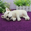 Figura de bulldog francés blanco durmiendo de resina con textura de pelaje realista - Postura Lateral Blanco Crema