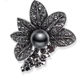 Spilla fiocco vintage canna di fucile con strass e perla centrale su sfondo bianco - Foglia Traforata - Perla in Strass Neri