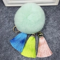 Handgemaakte mintgroene bont pompon sleutelhanger met drie kleurrijke kwastjes voor tas - 8cm / Lichtgroen
