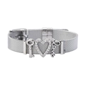 Bracciale a maglia in acciaio argento con ciondoli a cuore in cristallo e love su sfondo bianco - Color Acciaio