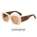 Retro-Sonnenbrille in Cremeweiß mit teefarbenen Gläsern und Bügeln in Schildpatt-Optik - Cremeweißer Rahmen / Teebraune Gläser