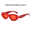 Occhiali da sole cat eye con montatura rossa traslucida e lenti rosse con intaglio - Montatura Rossa Lenti Rosse
