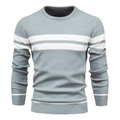 Detalle del suéter de punto azul grisáceo con rayas blancas y texturas variadas - S / Tops / Azul