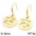 Boucles d'oreilles dorées MOM avec cœur et pieds de bébé, style rond découpé de 18mm - Boucles d'Oreilles Rondes MOM Empreintes de Bébé (KE113772-KLX)