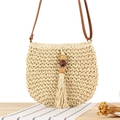 Sac à bandoulière en paille naturelle avec lanière en cuir et glands en perles - Beige
